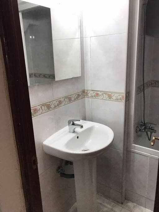 Agradable Apartamento En Zona Malasana Madridアパートメント エクステリア 写真