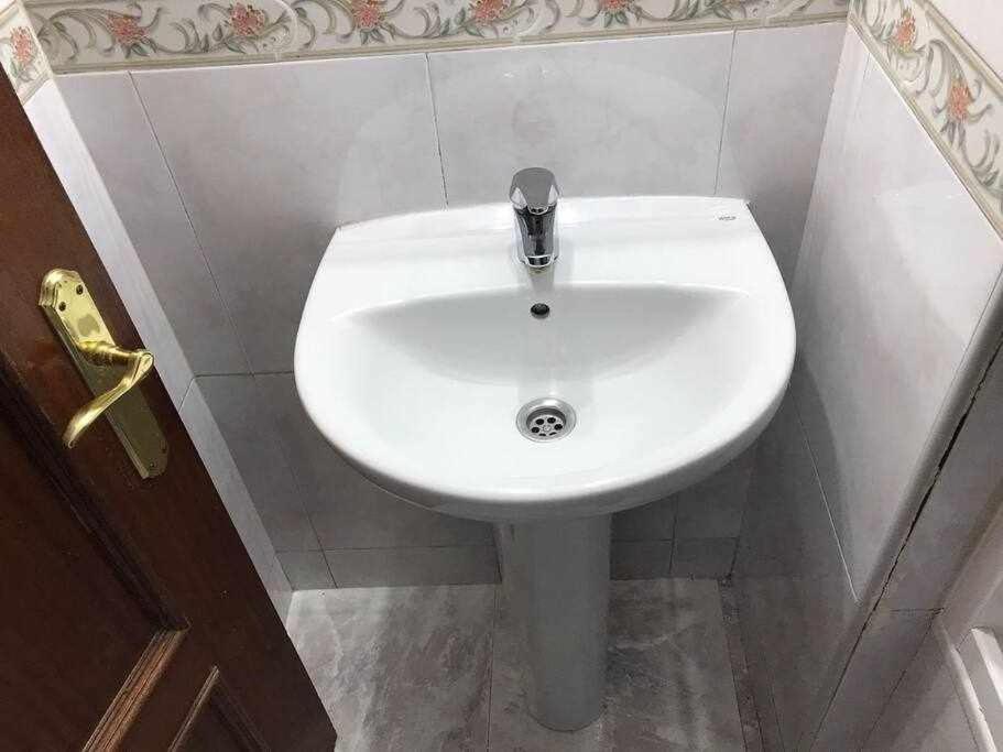 Agradable Apartamento En Zona Malasana Madridアパートメント エクステリア 写真